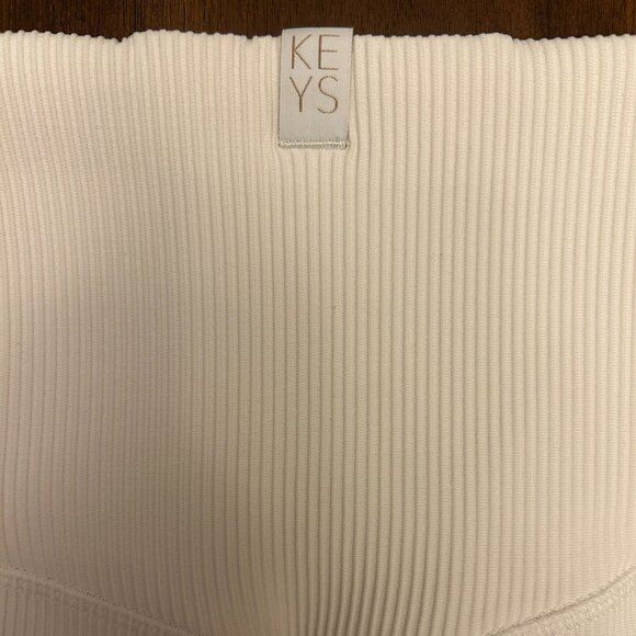 NWT Athleta + Alicia Keys Elation Ribbed Bike Shorts Cream Color Size Medium - Picture 3 of 16